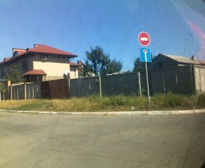 Посторонним к имению Януковичей вход воспрещен.jpg